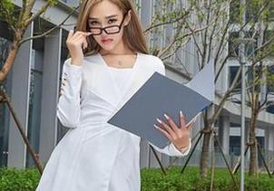 AISS爱丝(黄金版) – 美图照出索菲滑板少女的‘不小心’姿势