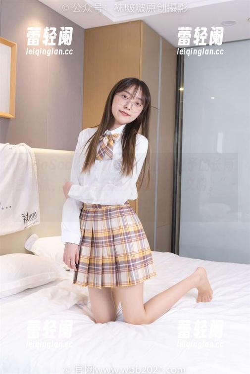 BoBoSocks袜啵啵-稚予 BoBoSocks袜啵啵 - “看见稚予的长筒白棉袜,我开始反思人类的袜子文明。”-作品引发的哲学思考