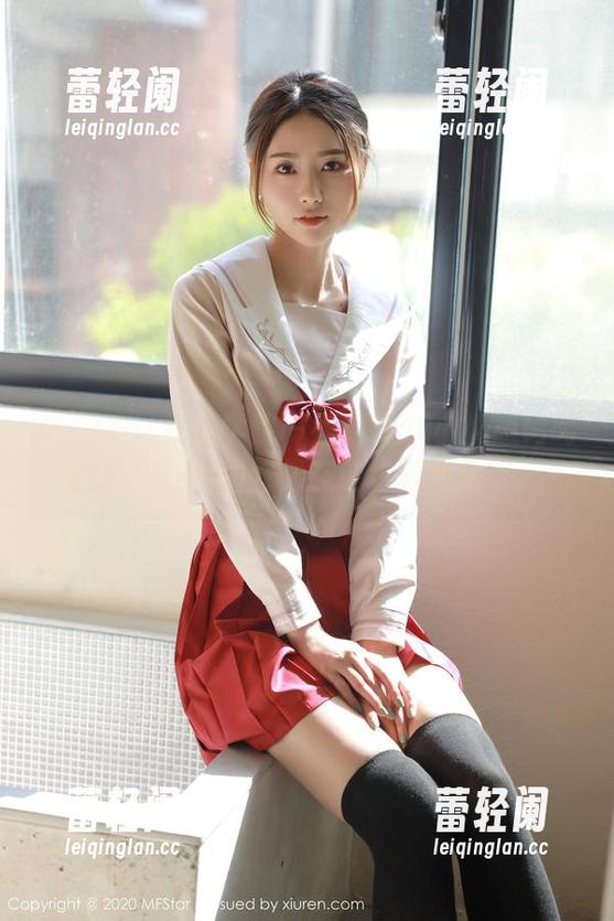 MFStar模范学院 - 圣诞做成小奶瓶呜呜的写真，原图好像在说“看我吧”。