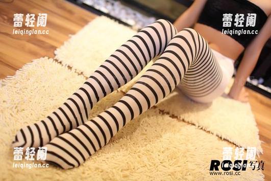 ROSI的最新作品，收录了美腿照片，腿上还真藏着不少小心思呢…