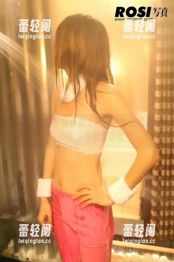 ROSI长腿写真合集，目光停留在那双腿上，不知道你会想到啥？