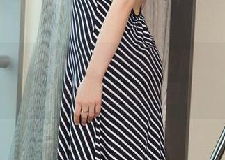 UGirls尤果网 – 黛蓓琪的校服全套：图集里藏着的书虫和青春躁动