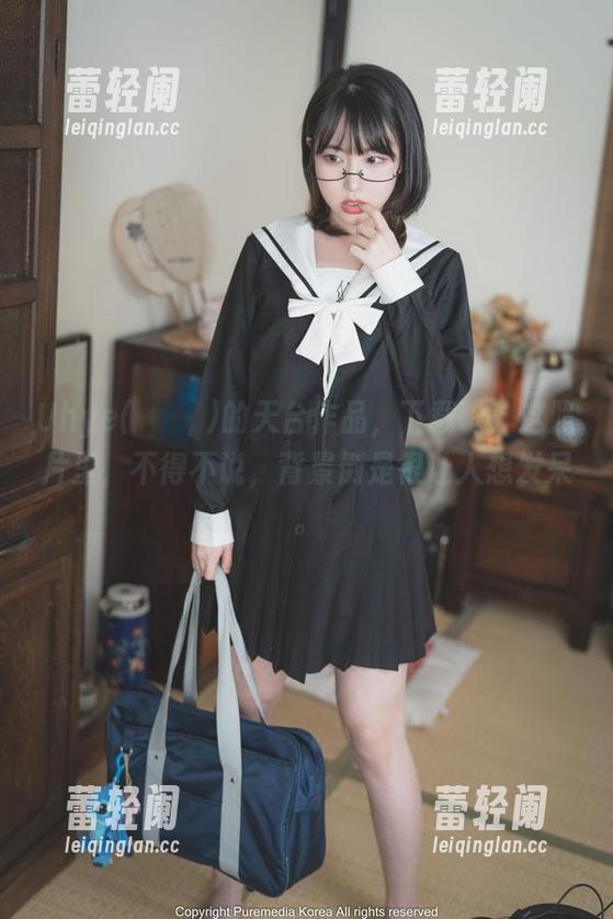 Uhye(이유혜)的天台作品，下载啦！这照片里，不得不说，背景倒是很让人想发呆。
