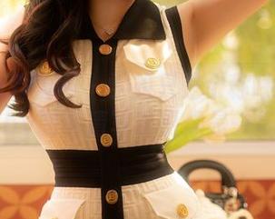 Xiuren秀人网 – 学姐只是个称呼：Suki_baby的高清写真更像是一场游戏