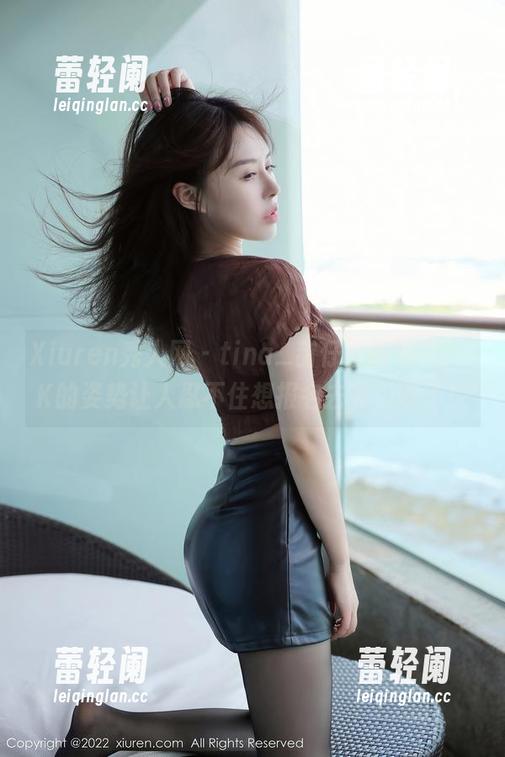 Xiuren秀人网 - tina_甜仔最新写真，JK的姿势让人忍不住想报名去补习班了！