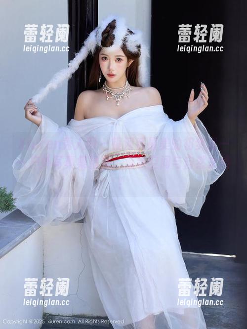 Xiuren秀人网 - 银河系最美的初梦瑶——户外写真集精选，漫步空间与自然之间！