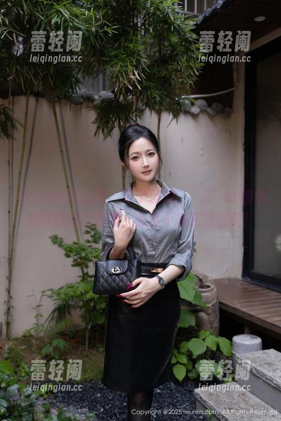 Xiuren秀人网-玥儿玥er Xiuren秀人网 - 万宁旅拍,玥儿玥er的私拍风格好比波浪,永远不按常理出牌!