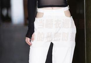 Xiuren秀人网 – 当睡衣邂逅壁纸：绮里嘉ula的私密时刻