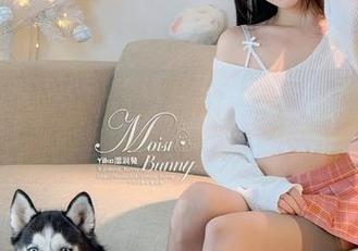Yiko湿润兔的图包更新：今天先来个嘿嘿嘿的猫步吧！