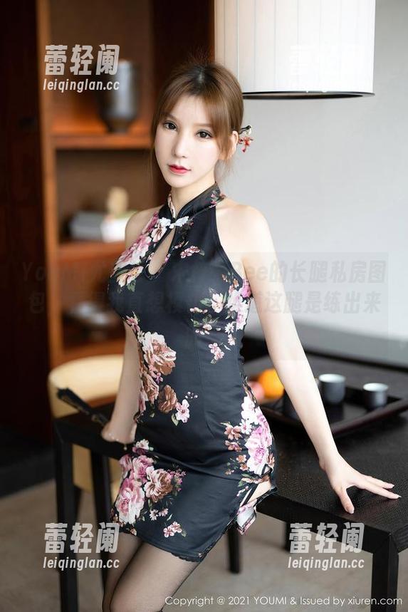 YouMi尤蜜荟-宋梓诺Bee YouMi尤蜜荟 - 宋梓诺Bee的长腿私房图包,看得我直想模仿,难道这腿是练出来的?