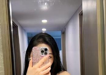 微密圈 – 别再说妹妹可爱了，不爱笑的赛琳的免费合集让人心碎！