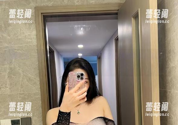微密圈 - 别再说妹妹可爱了，不爱笑的赛琳的免费合集让人心碎！