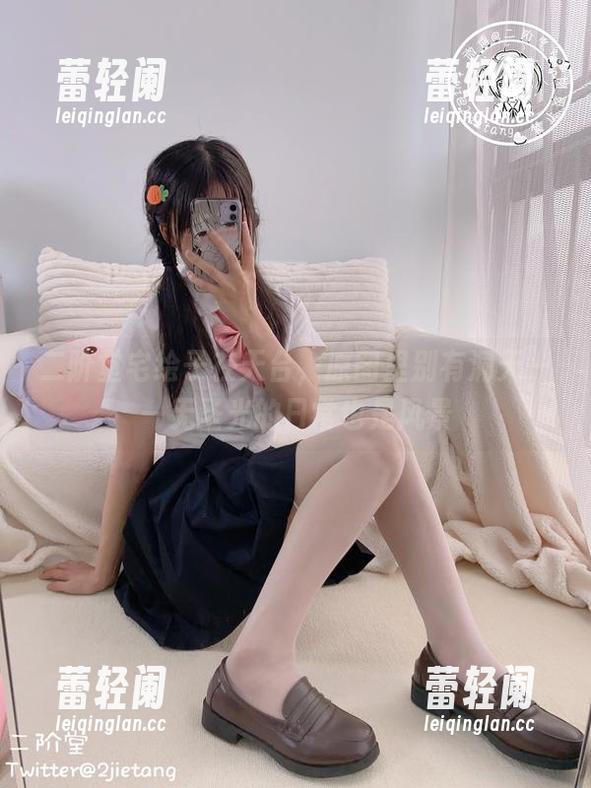 二阶堂宅绘子在天台，原图里别有洞天——无圣光的日常也是风景