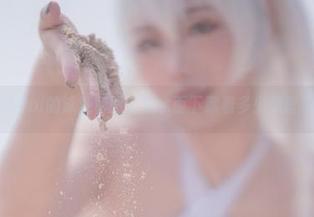 刺青Poi的泳池套图，这水面下藏着多少惊喜呢？
