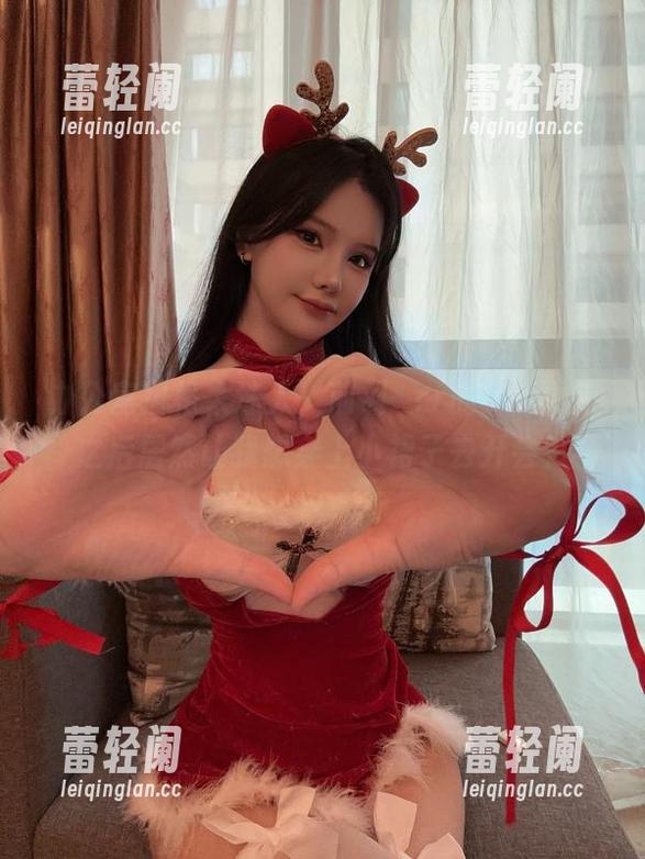 办公室风格太迷人，前羽_rr的cos更新之后居然让我想穿上小裙子去开会？