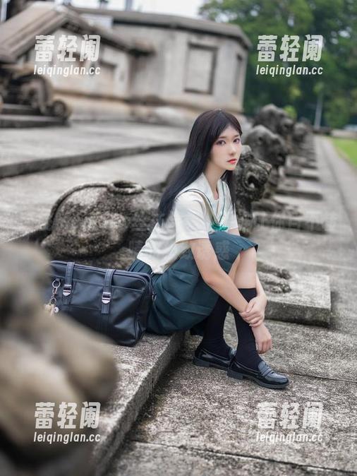 南桃Momoko丝袜合集，保准让你目不转睛的极致诱惑