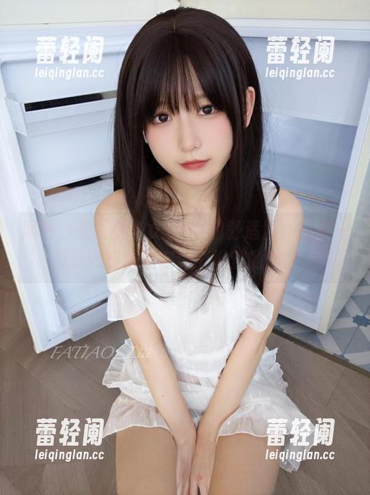 黑色，是发条少女yoki的舒适区，随便一张cos照都像在许个默默的想象。