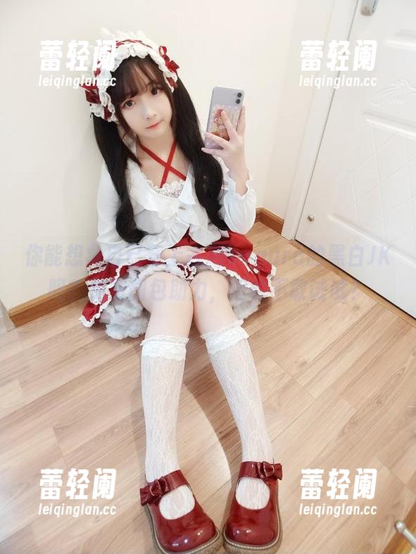 你能想象自己穿上古川kagura的黑白JK吗？免费图包助力，但敢不敢试试？