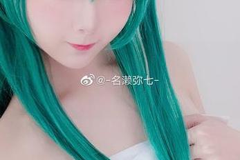 翻开名赖弥七的写真，连我的腿都想静静佩服一下！