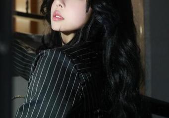 奈汐酱Nice的cos演绎，死库水和图集的绝妙搭配引人追寻