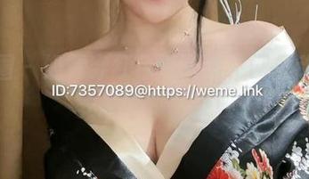 微密圈 – 奶雯穿红色漏背裙，网盘动荡不安的写真实录！