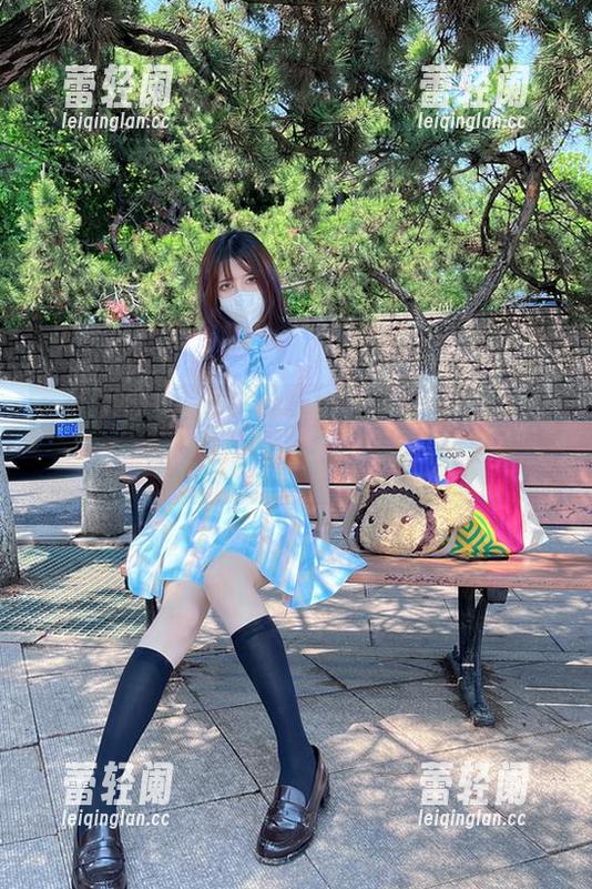 自从看到妖君白研私房里的丝袜，我对穿搭的理解又加深了一层，哈哈！