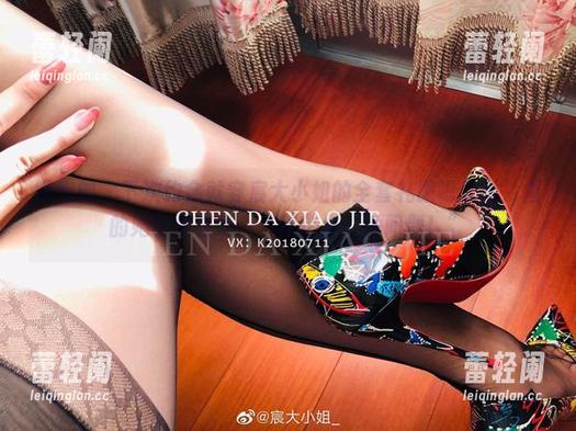 微密圈 - 下次约会就穿宸大小姐的全套礼服吧！图片里的她好像在说：“就这样，没问题！”