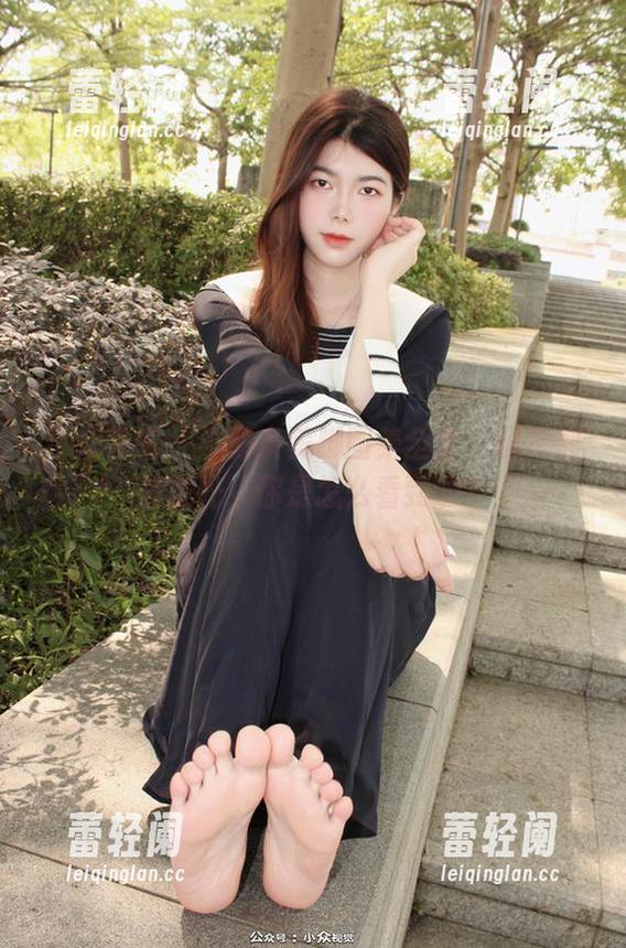 小众视觉 - 小薯条美脚图集全套：脚踝都在发光，你是怎么看到的？