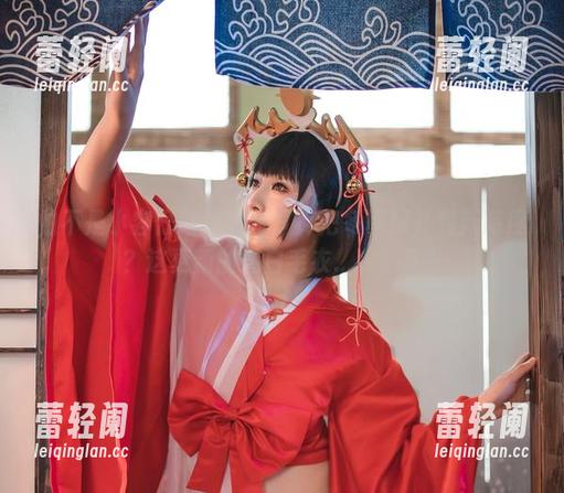 怕不是小容仔咕咕咕w打算把冬季提升到新高度？这更新的纯白毛衣......太抓眼
