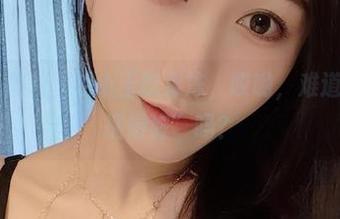 微密圈 – 图片里的小玉吃果冻，哎哟，难道我该说“捆得好”吗？