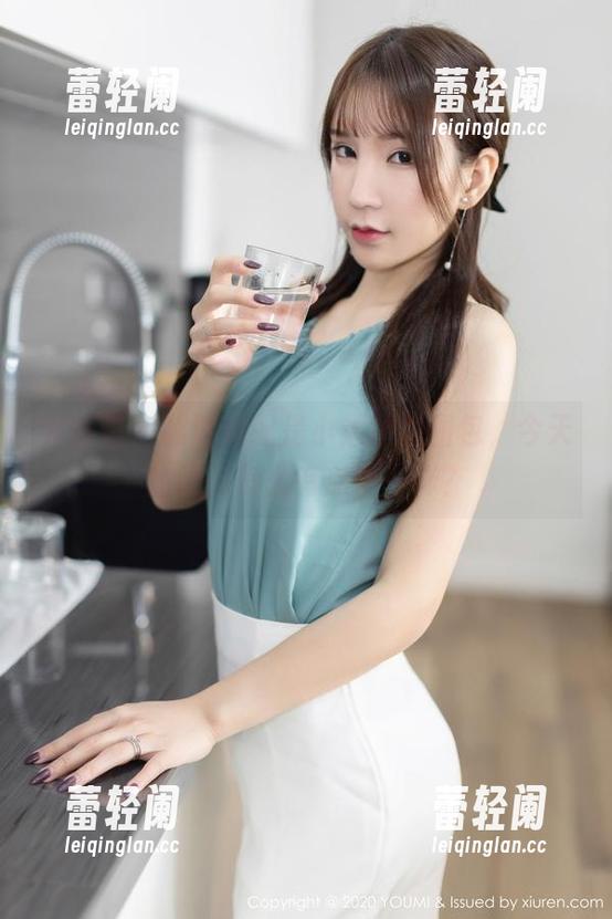 尤蜜荟-是小逗逗 尤蜜荟 - 制服搭配是小逗逗的图包,今天的风儿怎么有点不一样?