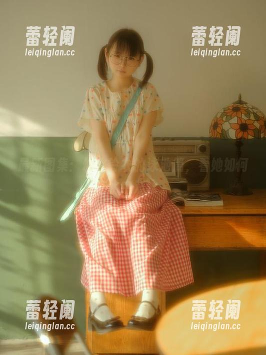 最新图集：幼水铃衣的泳池篇，看她如何在水中戏水。