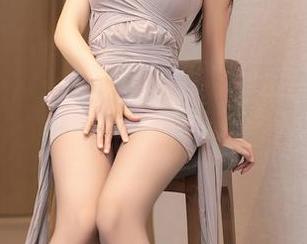 看抖娘利世怎么演绎白衬衫，全套下载链接已备好！别犹豫！