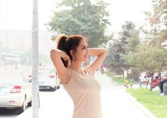推女郎 – 说真的，杨伊这皮衣合集让我想把夏天的风格丢一边，换上那份硬朗。