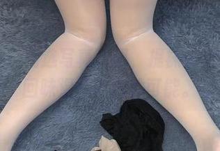 微密圈 – 精选写真调调，提袜少女带我们回味温柔的百种可能。