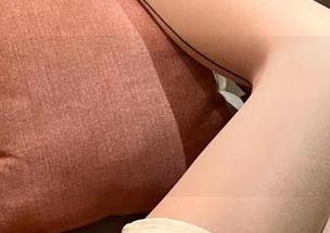 微密圈 – 高清泳衣写真不只是美，从林子喵Lynne的自拍看出我家的泳池也清凉一夏！