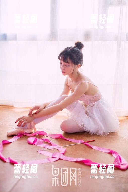 果团网-王婉悠 果团网 - 王婉悠白衬衫的考究与洒脱,分享一下吧!