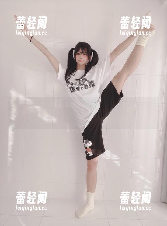 秋冬季节的泳池写真，柳丸是不是在挑战我们的想象力？