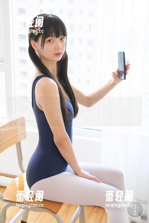 柴系小乖 - 赤西夜夜的写真新作，白丝和双马尾合体，这搭配真的有人吃得消吗？