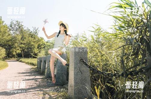 下载桃墨公子的图包：万圣节的蕾姆让你认识什么叫‘可怕又迷人’！