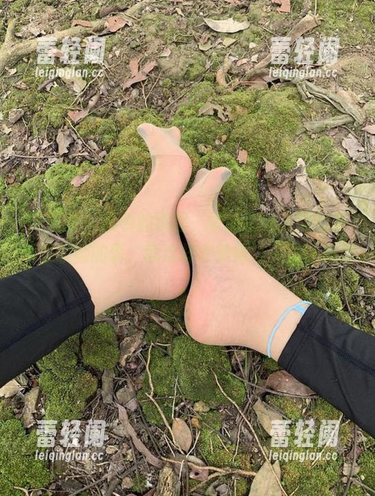 桃脱了 微密圈 - 黑色的氛围,桃脱了让人想起些浮想联翩的事,就这样安静得让人没话找话。