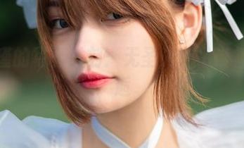 梨瑾瑾的写真时刻：无圣光和吊带裙的邂逅