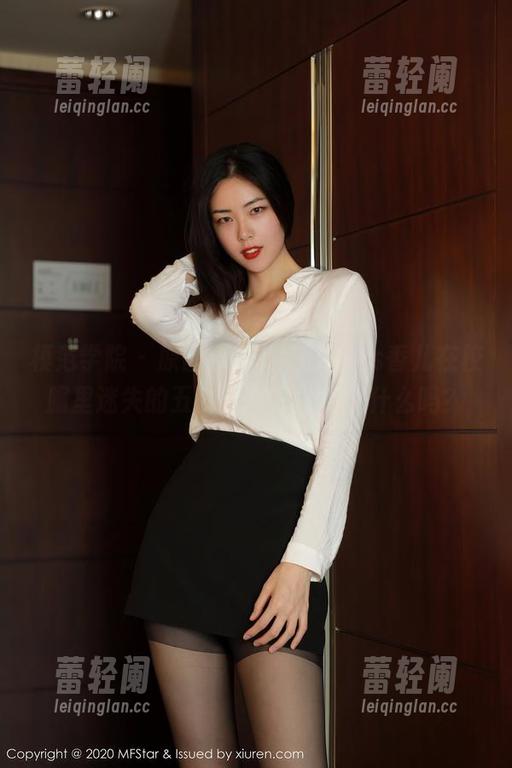 模范学院 - 原图分享：Baileys香儿在校服里迷失的五秒钟，你能发现什么吗？