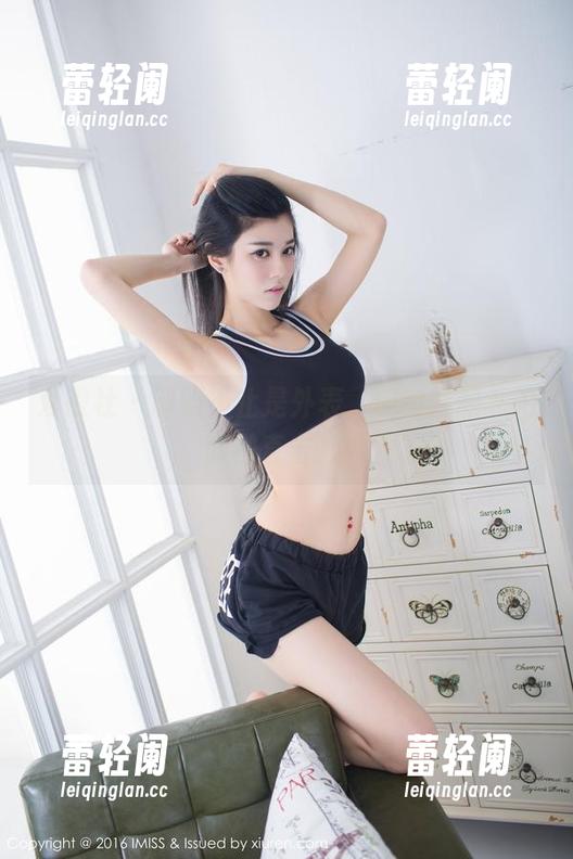 爱蜜社 - 制服不止是外表，杨紫嫣的私拍眼神直击心扉