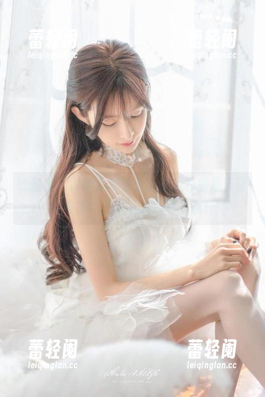 理论上，没事儿就应该看王羽杉的吊带背心美图，然后安装深情下载！