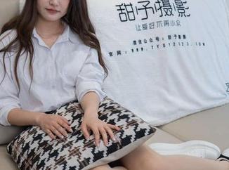 甜予摄影 – 齐齐的泳池美图合集：滑稽的水面，温柔的波浪