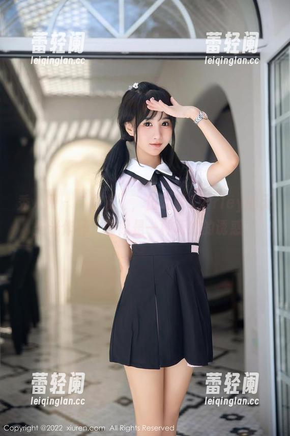 秀人网 - “女友”，伍晓丽Shirley的无圣光作品，倒像是一种简约的诱惑。