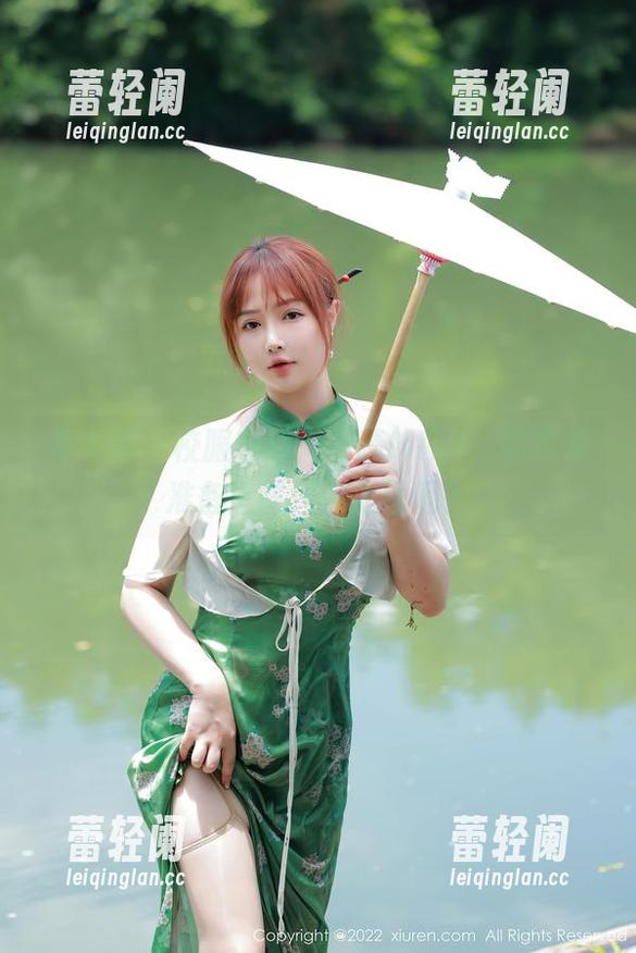 秀人网 - 校服在线：肉晴MINI，你这是准备上课还是上镜呢？