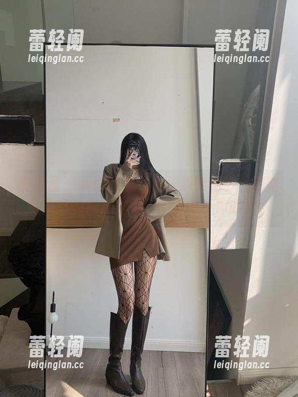 微密圈 - 大胆猜测：牛仔翘臀和粉色的猪陈佩奇的最新图包，会不会让你脸红？