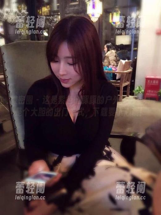 微密圈 - 这是紫色哒豚豚的户外图包？真是个大胆的出门方式，下载要小心哦！